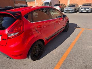 Se vende Ford Fiesta titanium año 2012