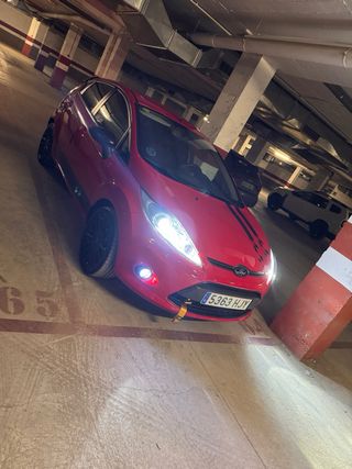 Se vende Ford Fiesta titanium año 2012