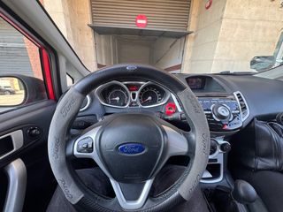 Se vende Ford Fiesta titanium año 2012