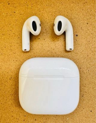 Auriculares Pro 2 y 3 Blancos y Auriculares Gen 4