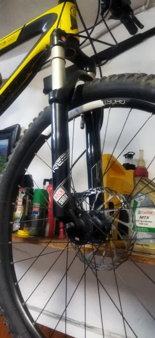 Bicicleta de carbono GHOS Alemana