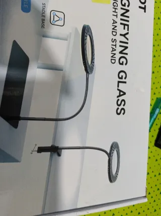 Lupa con Lámpara LED y Base Ajustable