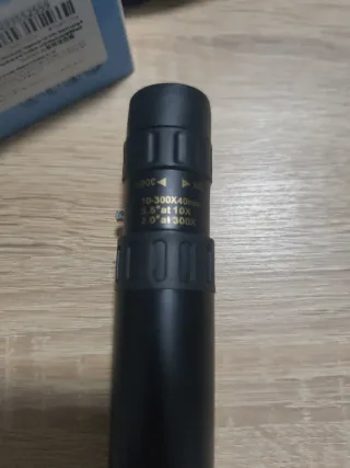 Monocular HD con funda , agarre y caja
