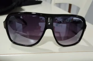 Gafas de sol Carrera negras funda de regalo