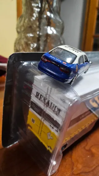 Camión Renault + coche Policia