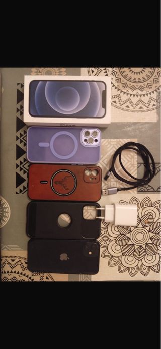 iPhone 12 Morado + Accesorios