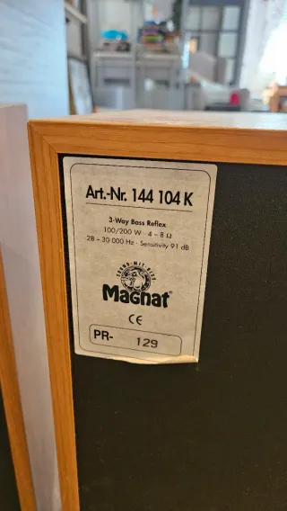 Altavoces Magnat Madera Marrones y Negros