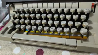 Máquina de escribir Olivetti Linea 98