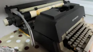 Máquina de escribir Olivetti Linea 98