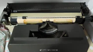 Máquina de escribir Olivetti Linea 98