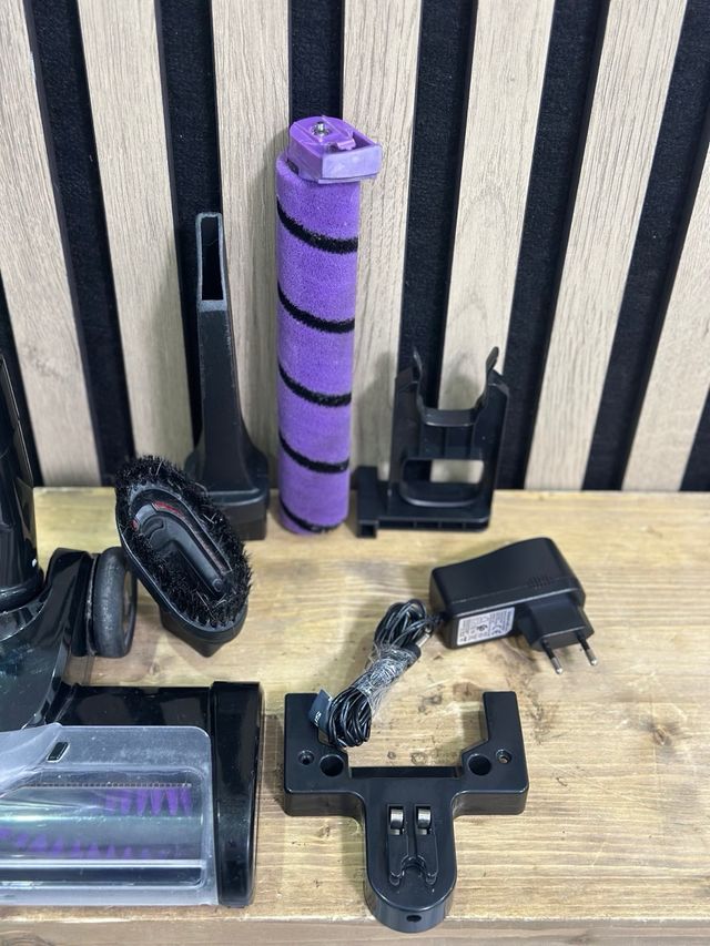 Aspirador Taurus Negro y Morado