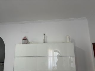 Mueble de salón blanco colgante