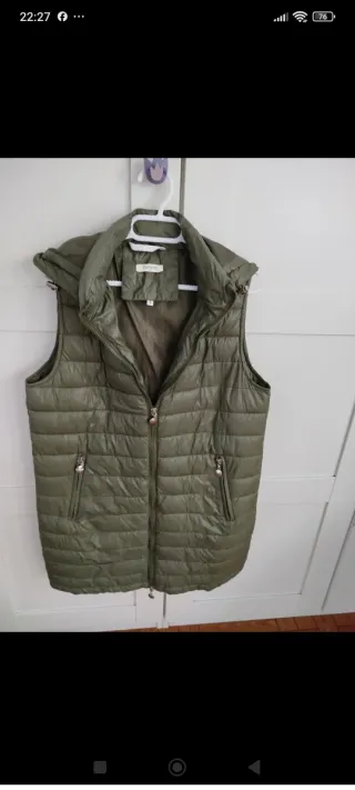 Chaleco Pompom verde militar talla S