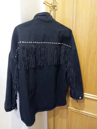 Chaqueta vaquera negra flecos y chapas M