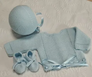 Conjunto bebé: jersey, gorro y patucos