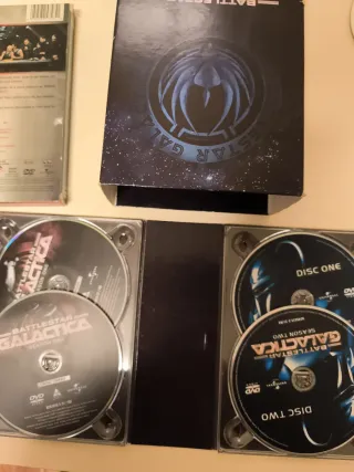 Battlestar Galáctica. DVD Temp 1 a 4