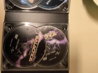 Battlestar Galáctica. DVD Temp 1 a 4