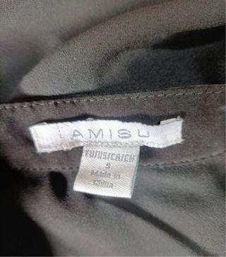 Blusa Amisu preta decote V