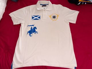 Polo beige con escudo