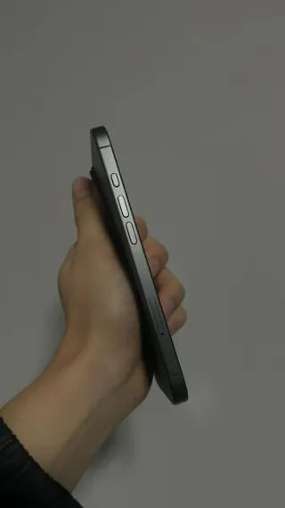 iPhone 17 Space Gray