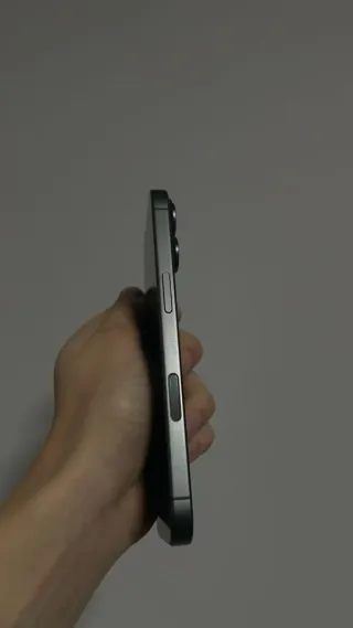 iPhone 17 Space Gray