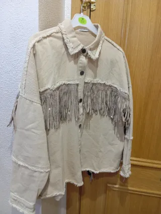 Chaqueta vaquera beige con flecos Talla M preciosa