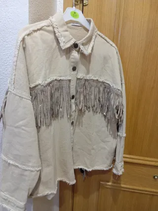 Chaqueta vaquera beige con flecos Talla M preciosa