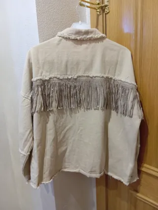 Chaqueta vaquera beige con flecos Talla M preciosa
