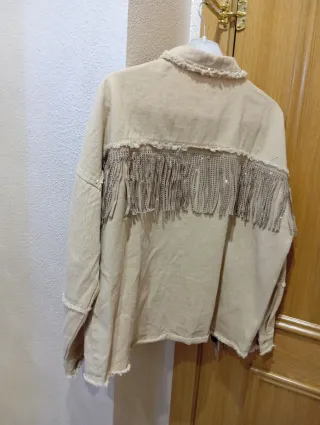 Chaqueta vaquera beige con flecos Talla M preciosa