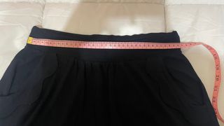 Falda negra con bolsillos
