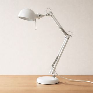 Flexo de metal blanco