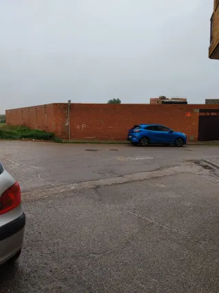 Da a 2 calles Tiene agua