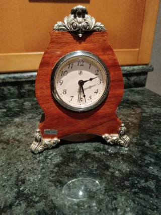Reloj de sobremesa madera y plata