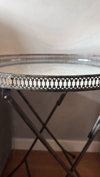 Mesa auxiliar redonda cristal y metal
