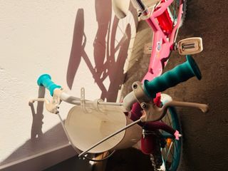 Bicicleta infantil Minnie Mouse rosa de 16"