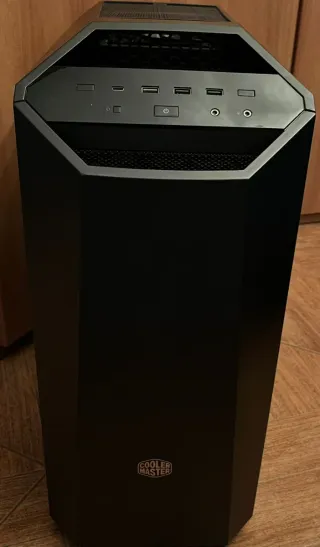 Torre Gaming Cooler Master Negra