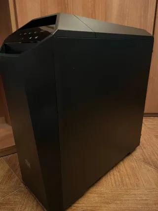 Torre Gaming Cooler Master Negra