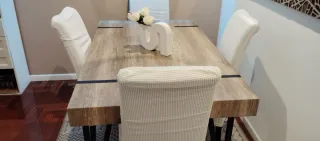 Mesa comedor y 4 sillas madera y metal