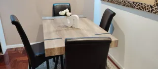 Mesa comedor y 4 sillas madera y metal