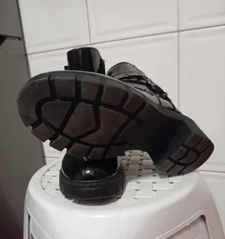 Botas Seaside com fivela e ilhós