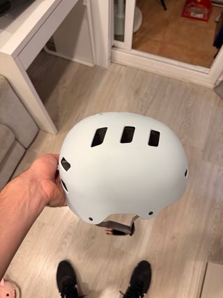 Casco blanco Uniquefit para patinete