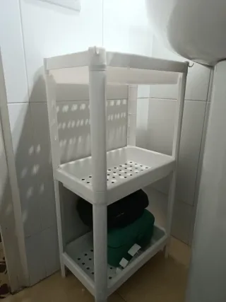 Estantería de plástico para baño