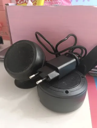 Altavoces Negros + Cargador