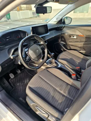 Peugeot 208 2021