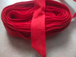 Fettuccia rossa in tessuto