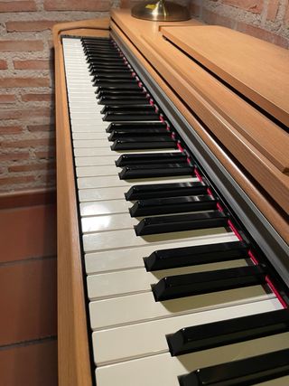 Piano Digital Yamaha Arius YDP 141.