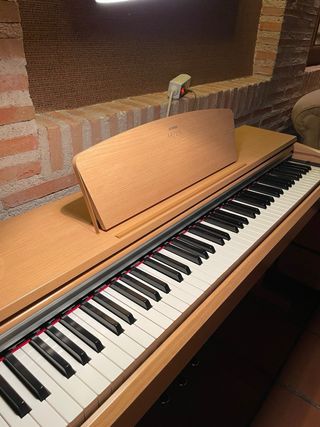 Piano Digital Yamaha Arius YDP 141.