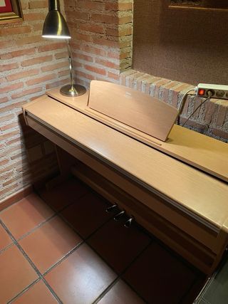 Piano Digital Yamaha Arius YDP 141.