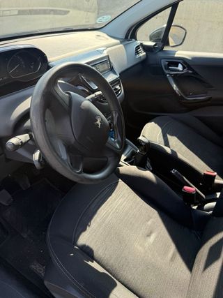Peugeot 208 2016