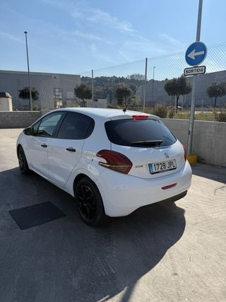 Peugeot 208 2016